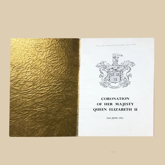 A Rare 1953 Coronation Booklet from the City of Council of Newcastle upon Tyne - Picture 2 of 11
